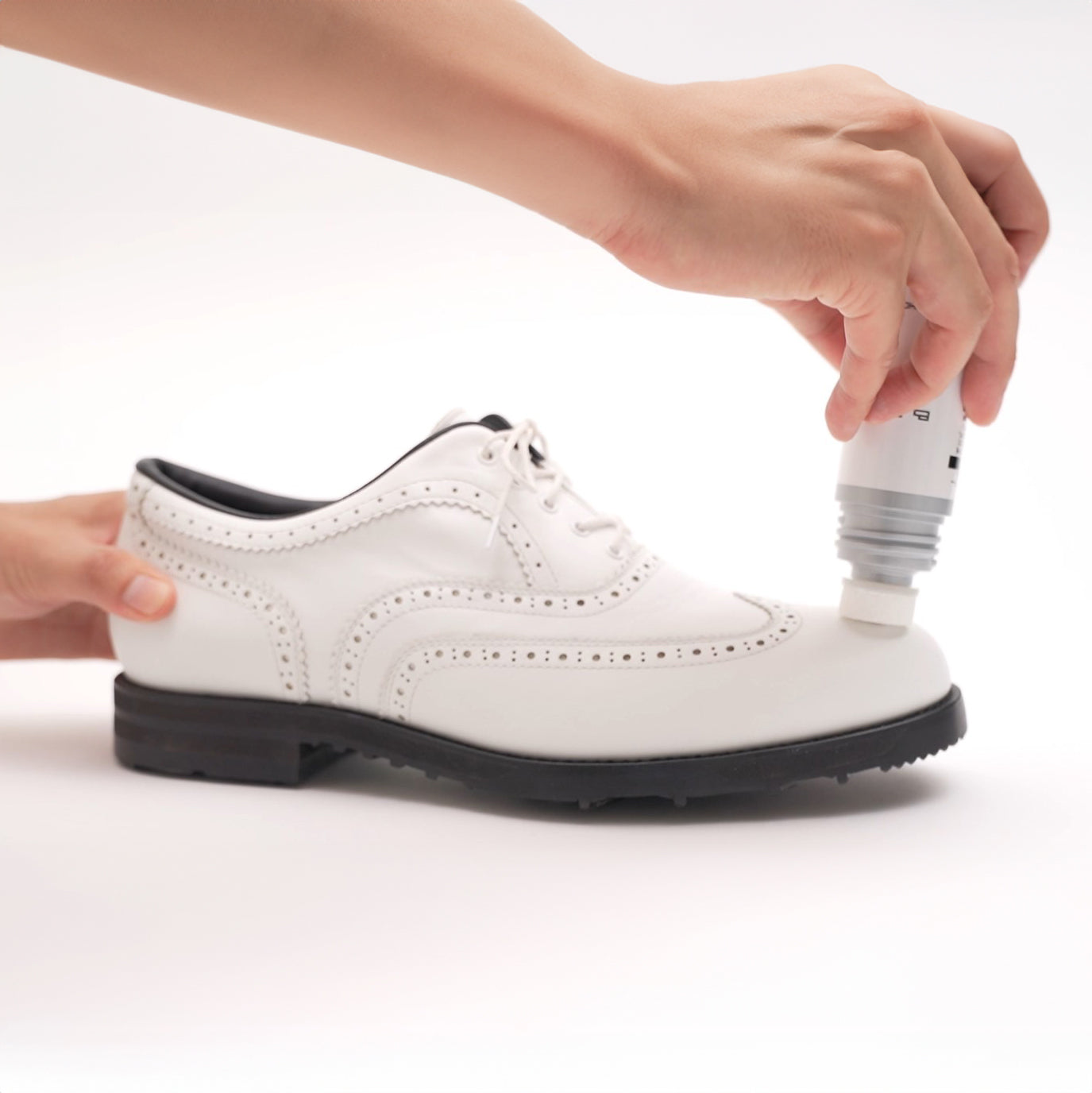 WHITE SHOES CONCEALER
